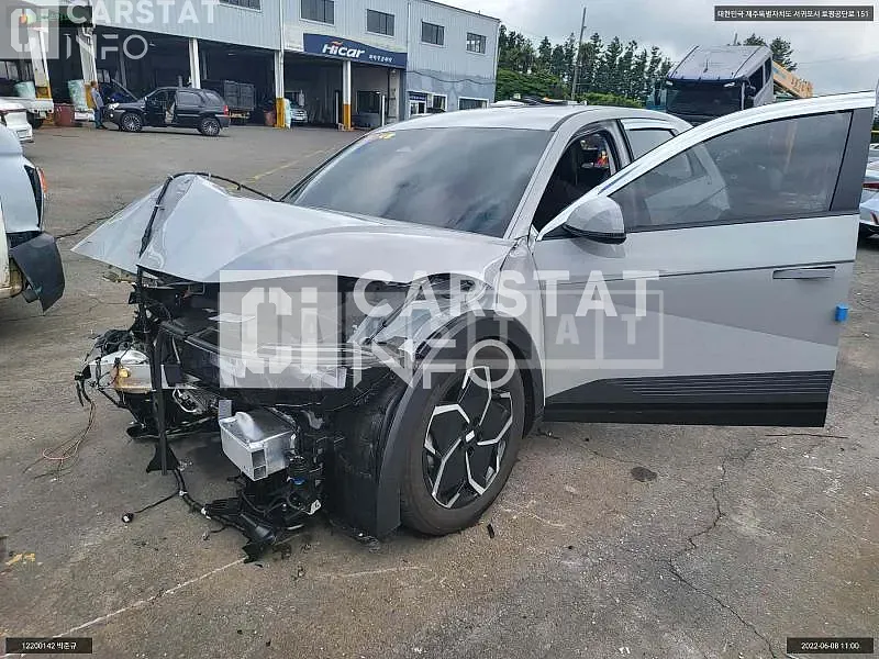 Photo 2 of 21: 2022 Hyundai Ionic 5, VIN KMHKL81AFNU085469 — Korean insurance auction