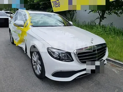 Photo 1 of 12: 2020 Mercedes-Benz E 300 4Matic, VIN WDDZF4KB5LA708339 — Korean insurance auction