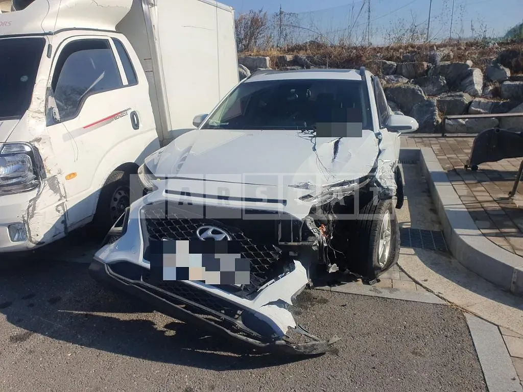 Photo 2 of 7: 2018 Hyundai Kona 1.6, VIN KMHK4815GJU121552 — Korean insurance auction