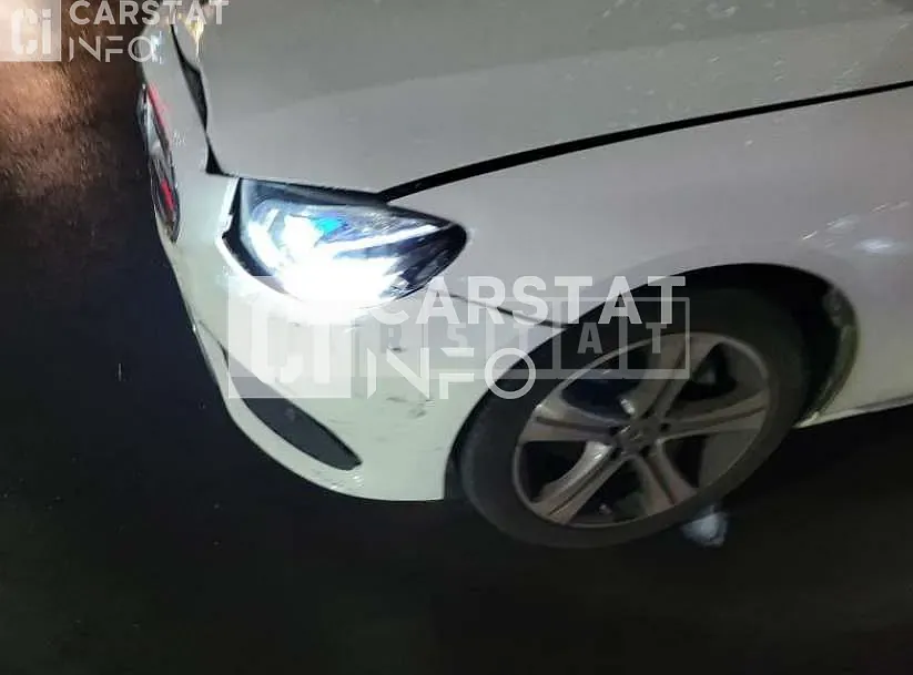 Photo 2 of 18: 2018 Mercedes-Benz E220 d, VIN WDDZF0EB1KA501224 — Korean insurance auction