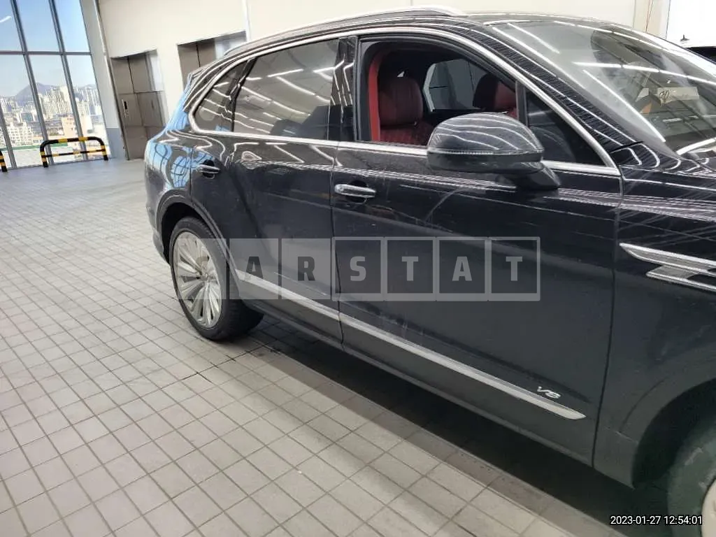 Photo 2 of 43: 2022 Bentley Bentayga V8, VIN SJAAM14V2NC016681 — Korean insurance auction