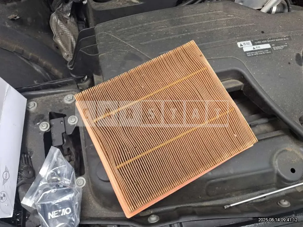 Photo 2 of 10: 2018 BMW 320i — Korean insurance auction