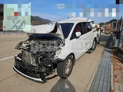 Photo 1 of 6: 2015 Kia Carnivals — Korean insurance auction
