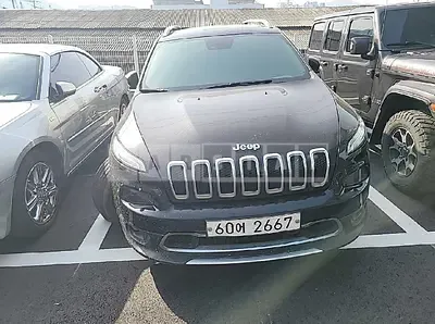 Photo 1 of 10: 2018 Jeep Cherokee, VIN 1C4PJMDU3JD606810 — Korean insurance auction