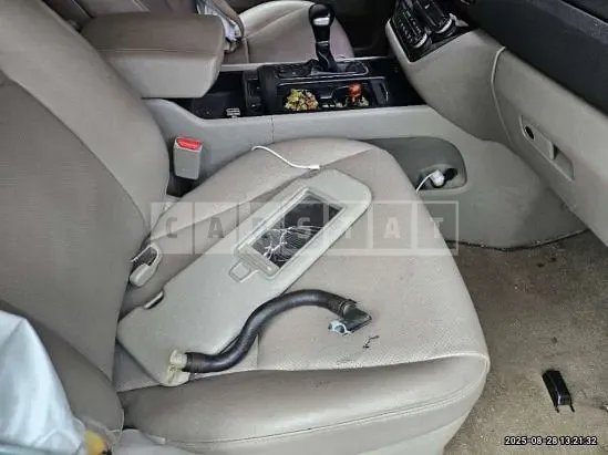 Photo 2 of 12: 2017 Kia Carnival — Korean insurance auction