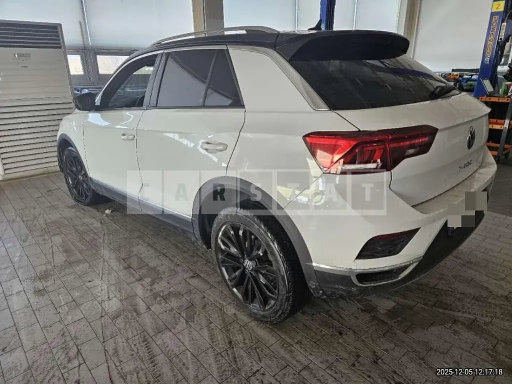 Photo 2 of 33: 2022 Volkswagen T-Roc 2.0 TDI — Korean insurance auction