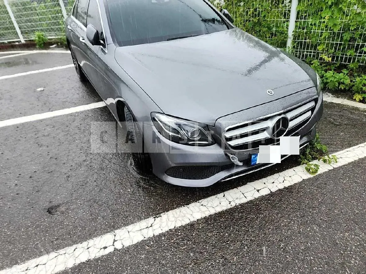 Photo 2 of 16: 2020 Mercedes-Benz E300 — Korean insurance auction