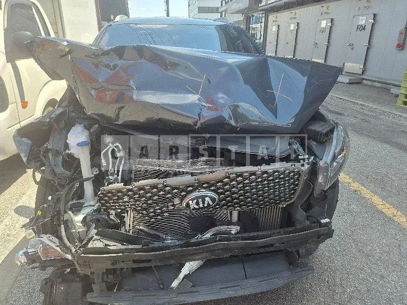 Photo 2 of 22: 2016 Kia Sorento 2.2 — Korean insurance auction