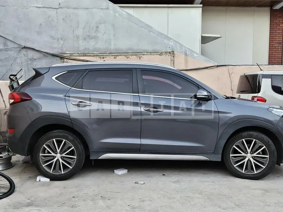 Photo 2 of 7: 2017 Hyundai Tucson 1.7, VIN KMHJ5815GHU425499 — Korean insurance auction