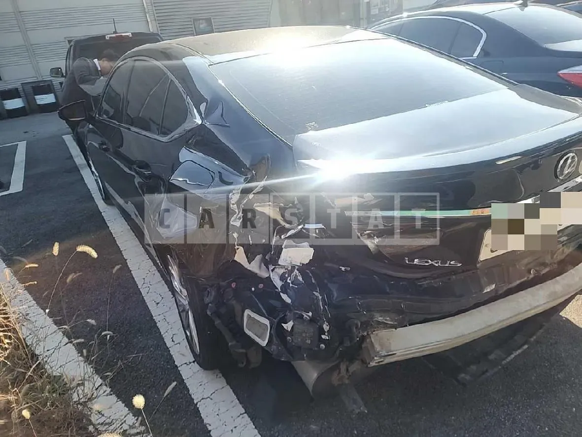 Photo 2 of 45: 2020 Lexus ES300h, VIN JTHBA1C1XM2002086 — Korean insurance auction