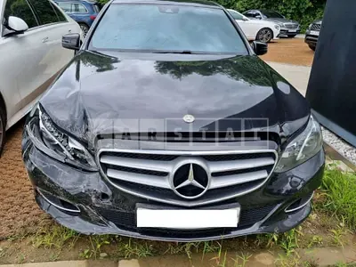 Photo 1 of 4: 2015 Mercedes-Benz E220 BlueTec — Korean insurance auction