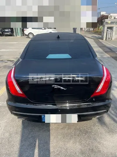 Photo 1 of 14: 2017 Jaguar XJ 3.0d, VIN SAJAA1295HNW13007 — Korean insurance auction