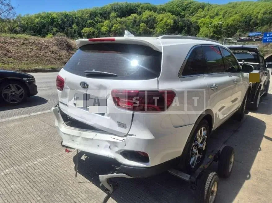 Photo 3 of 3: 2019 Kia Sorento 4WD — Korean insurance auction