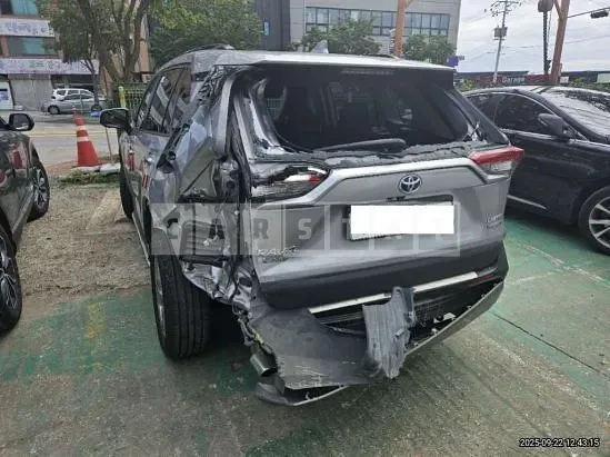 Photo 2 of 32: 2020 Toyota RAV4 Hybrid AWD — Korean insurance auction