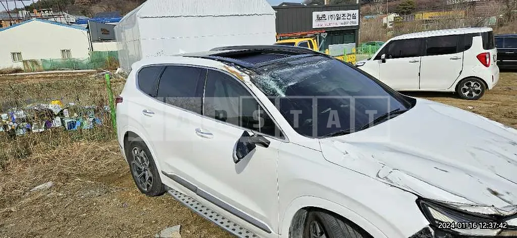 Photo 2 of 15: 2019 Hyundai Santa Fe, VIN KMHS581CDKU075195 — Korean insurance auction