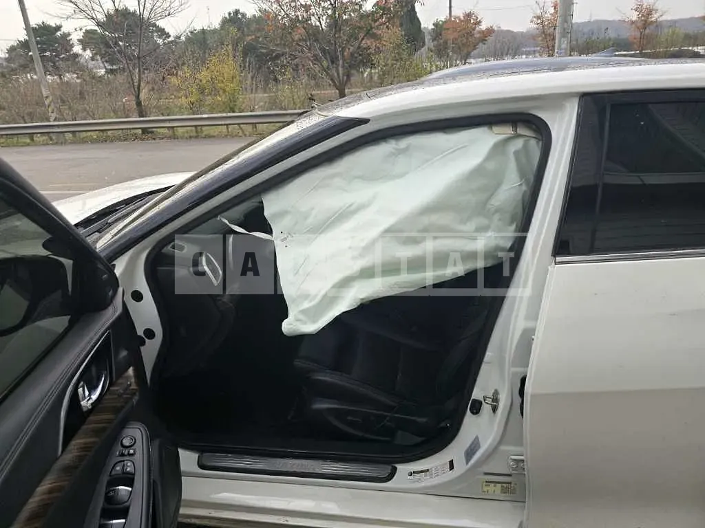 Photo 2 of 19: 2017 Nissan Maxima — Korean insurance auction