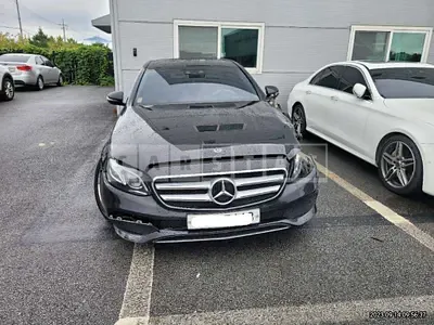 Photo 1 of 8: 2018 Mercedes-Benz E220d, VIN WDDZF0EB7JA409856 — Korean insurance auction