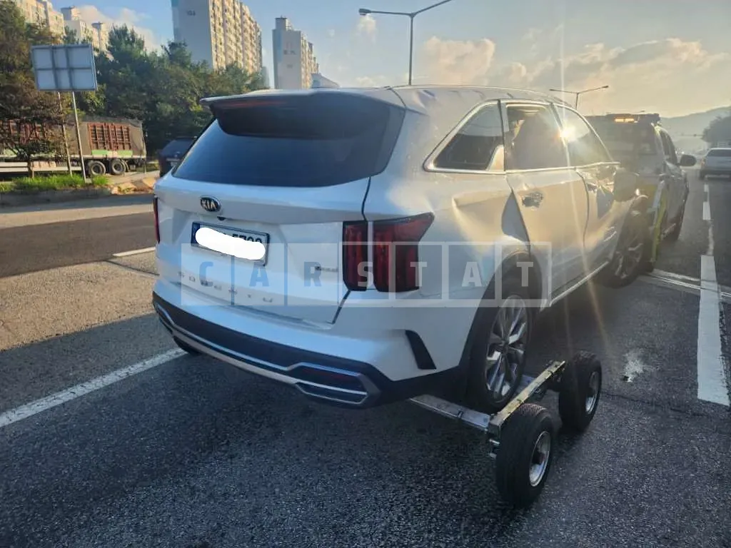 Photo 2 of 9: 2021 Kia Sorento, VIN KNARF81FGMA104067 — Korean insurance auction