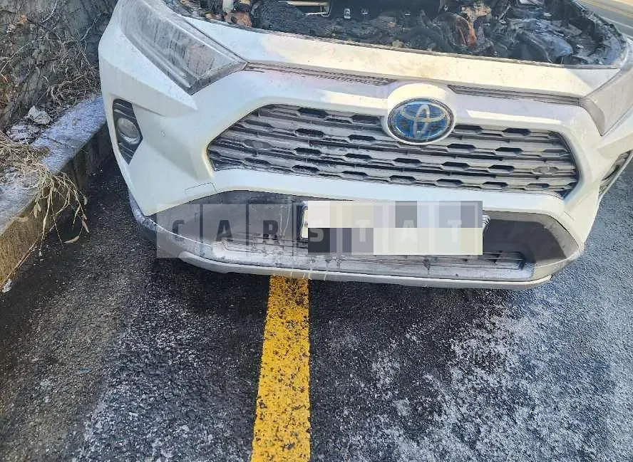 Photo 2 of 12: 2021 Toyota Lave 4 Hybrid AWD — Korean insurance auction