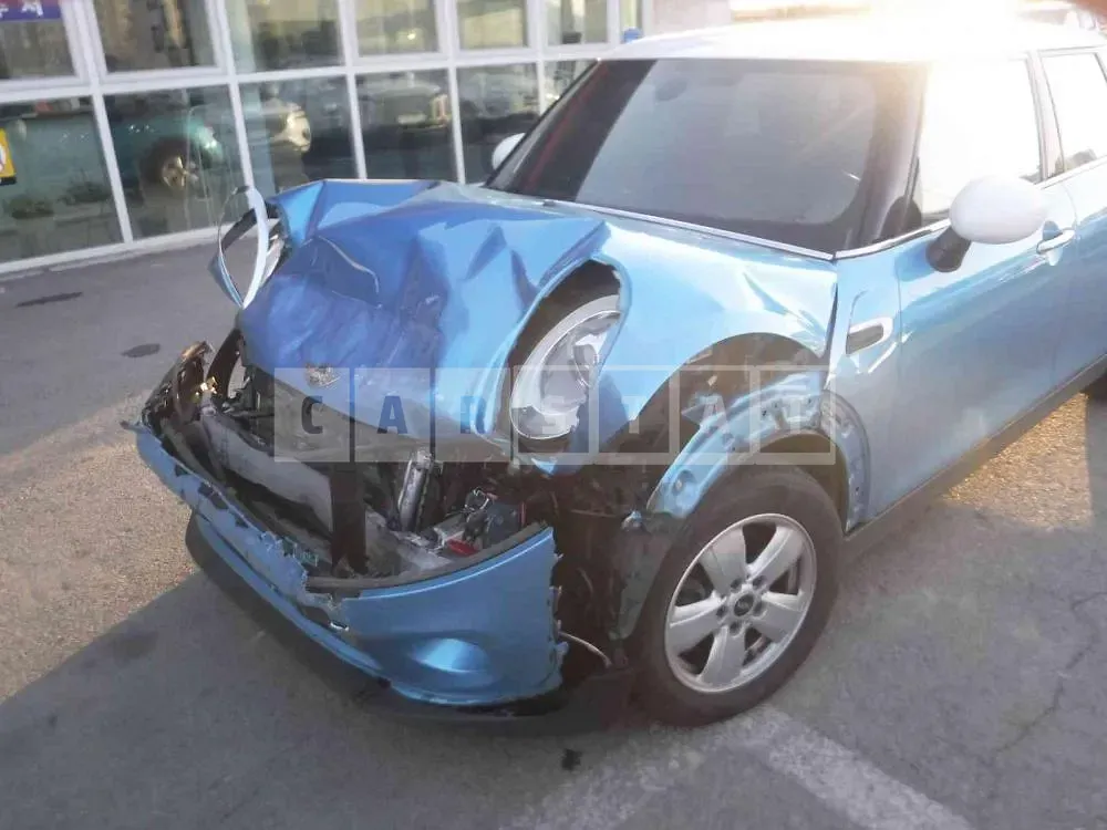 Photo 2 of 18: 2016 MINI Cooper D Five-Door, VIN WMWXT310XG2C97282 — Korean insurance auction