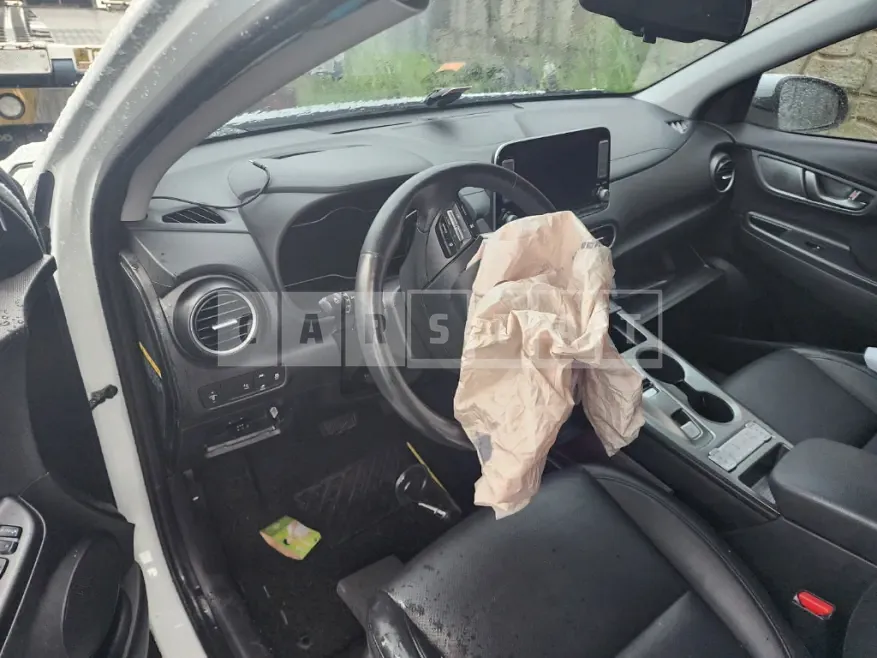 Photo 2 of 9: 2019 Hyundai Kona Electric, VIN KMHK381GFKU033332 — Korean insurance auction