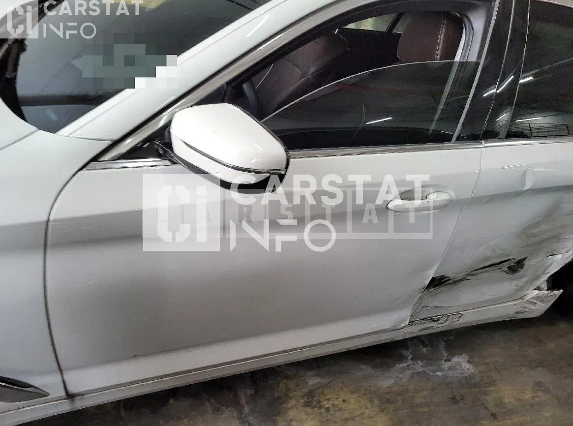 Photo 2 of 62: 2020 BMW 520d Luxury, VIN WBAJF3100LCE57199 — Korean insurance auction