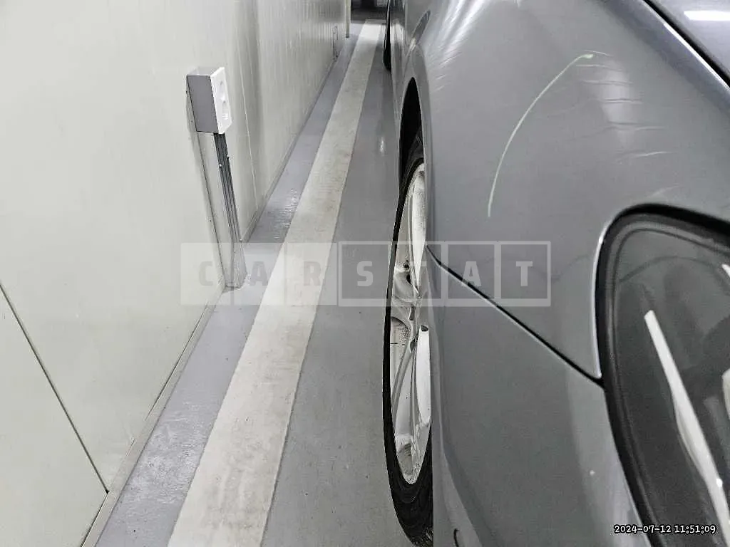 Photo 2 of 12: 2017 Mercedes-Benz E 200 — Korean insurance auction