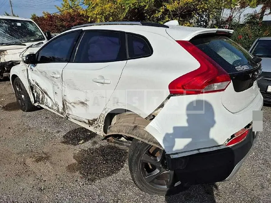 Photo 2 of 12: 2016 Volvo V40CCD3 — Korean insurance auction