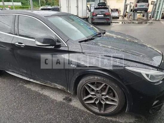 Photo 2 of 10: 2017 Infiniti Q30, VIN SJKCH53E2HA044188 — Korean insurance auction