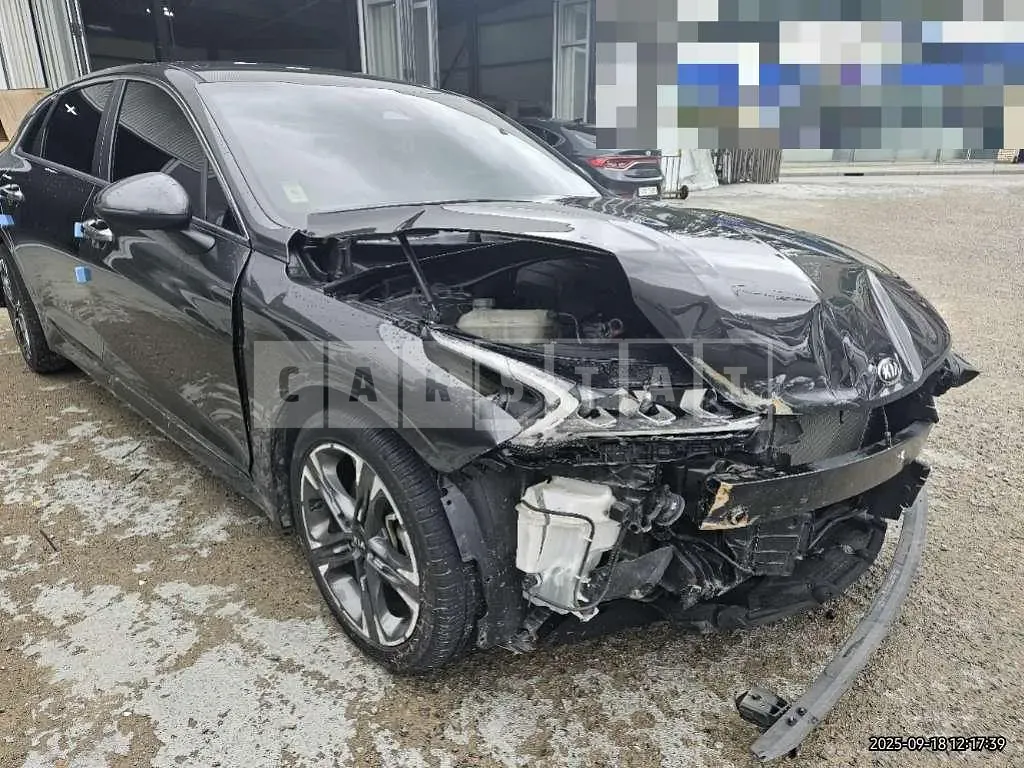 Photo 2 of 13: 2020 Kia K5 — Korean insurance auction