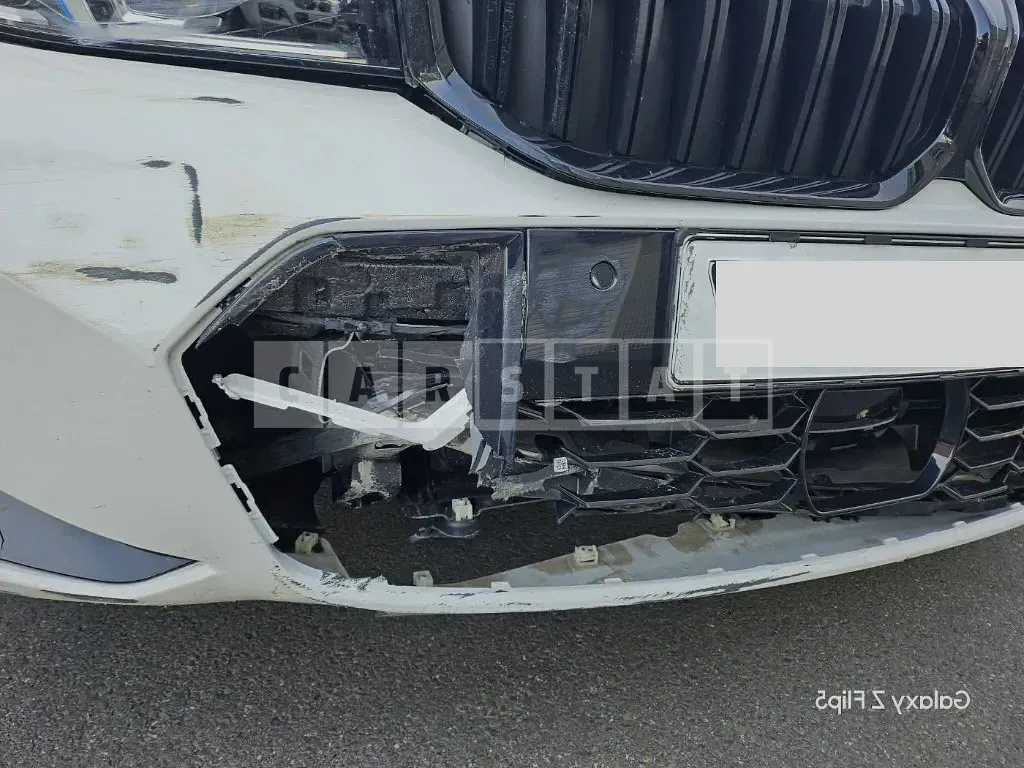 Photo 2 of 9: 2023 BMW 320i, VIN WBA61FS0XPFR13960 — Korean insurance auction