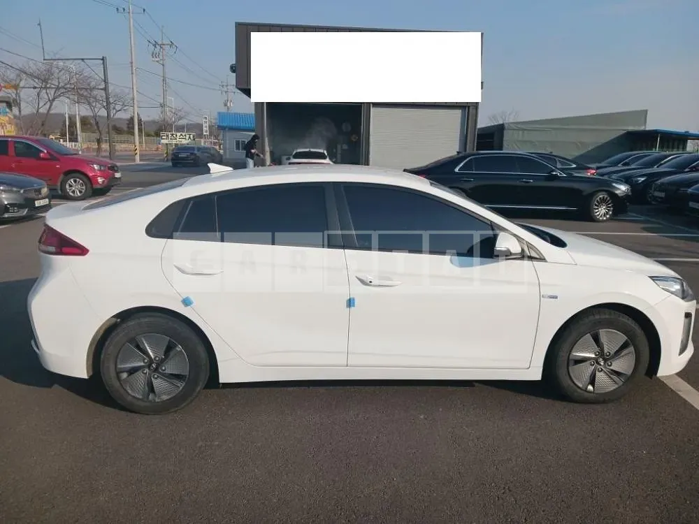 Photo 2 of 8: 2020 Hyundai IONIQ Hybrid, VIN KMHC751CGLU208329 — Korean insurance auction