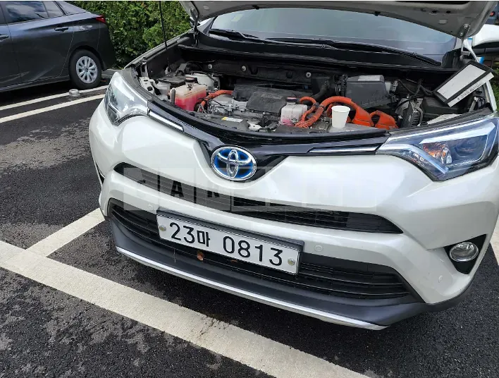 Photo 2 of 13: 2016 Toyota RAV4 Hybrid, VIN JTMDJREVXGD033999 — Korean insurance auction