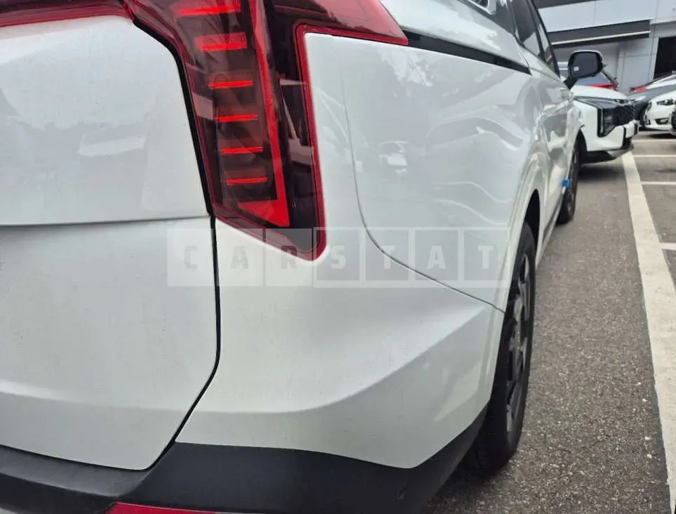 Photo 2 of 12: 2024 Kia Carnivals — Korean insurance auction