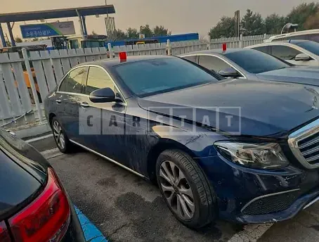 Photo 2 of 9: 2020 Mercedes-Benz E220d 4Matic, VIN W1KZF0FB9LA820838 — Korean insurance auction
