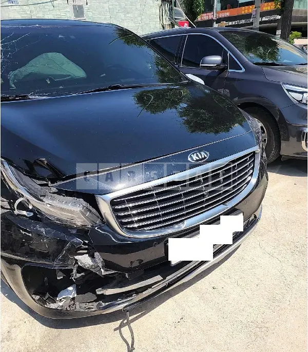 Photo 2 of 12: 2018 Kia Carnival — Korean insurance auction