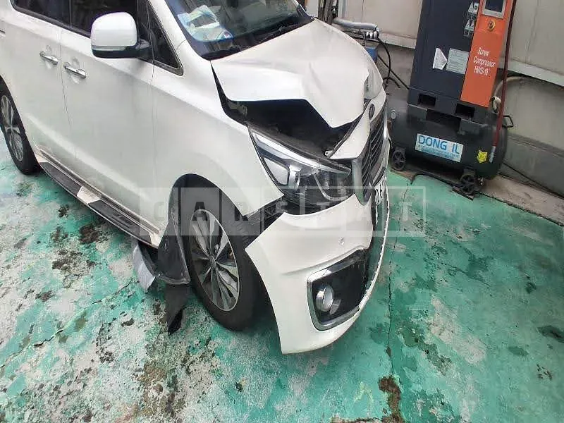 Photo 2 of 10: 2015 Kia Carnival, VIN KNAMB81ABGS168354 — Korean insurance auction
