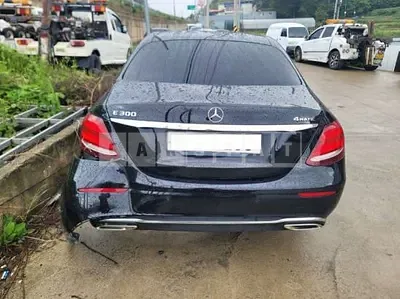 Photo 1 of 18: 2017 Mercedes-Benz E 300 4Matic — Korean insurance auction