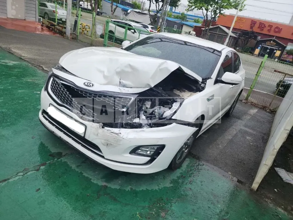 Photo 2 of 12: 2015 Kia K5, VIN KNAGN41CBFA087565 — Korean insurance auction