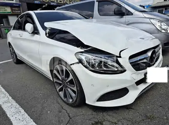 Photo 2 of 8: 2018 Mercedes-Benz C 200 — Korean insurance auction