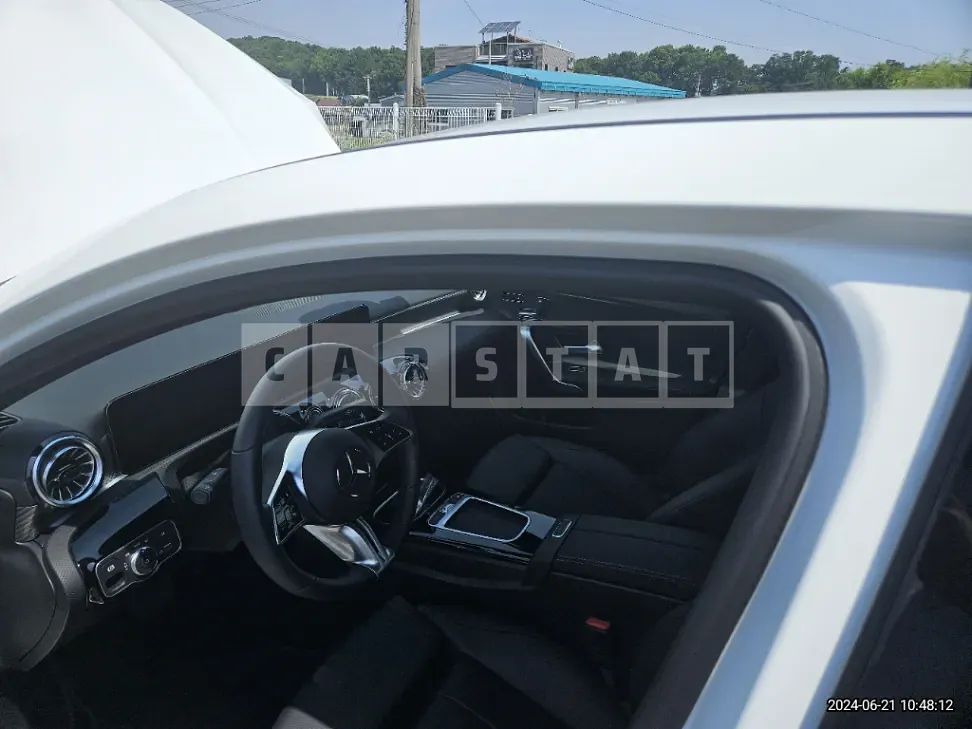 Photo 2 of 17: 2023 Mercedes-Benz A220 Sedan — Korean insurance auction