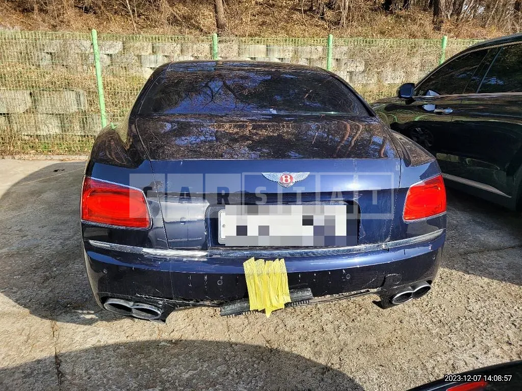 Photo 2 of 26: 2018 Bentley Flying Spur V8, VIN SCBET53W1JC066280 — Korean insurance auction