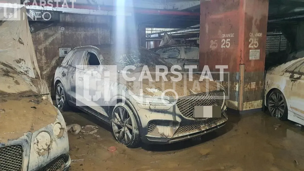 Photo 2 of 2: 2021 Genesis G70 — Korean insurance auction