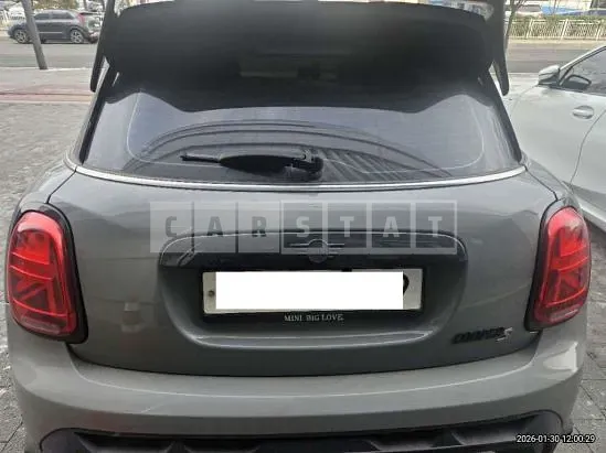 Photo 2 of 9: 2022 MINI Cooper S Five-Door, VIN WMW61DK02N2R13279 — Korean insurance auction