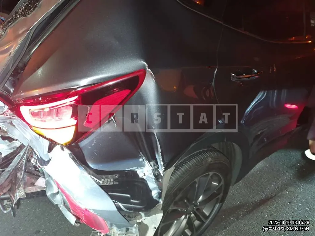 Photo 2 of 14: 2016 Hyundai Santa Fe, VIN KMHSW81UBGU532088 — Korean insurance auction