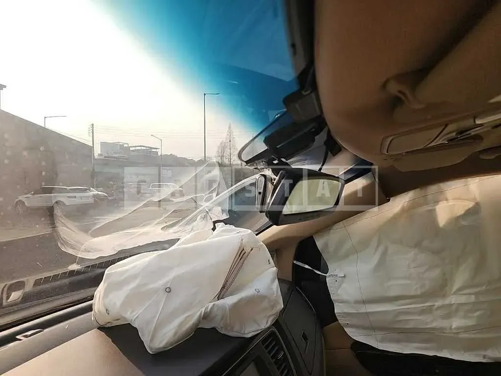 Photo 2 of 20: 2015 Kia Carnival, VIN KNAMC81ABFS016252 — Korean insurance auction