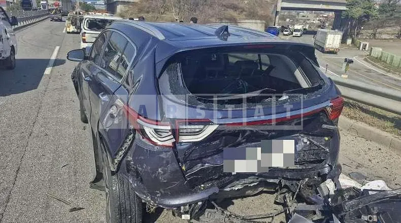 Photo 2 of 17: 2017 Kia Sportage — Korean insurance auction