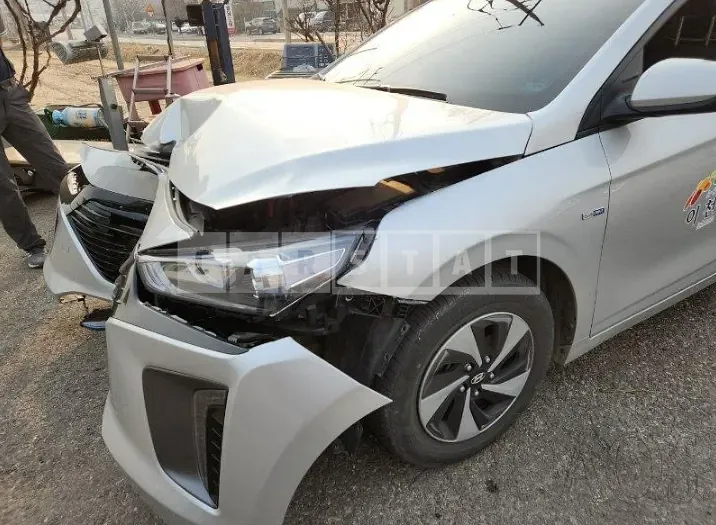 Photo 2 of 21: 2016 Hyundai IONIQ Hybrid, VIN KMHC751CGGU003937 — Korean insurance auction