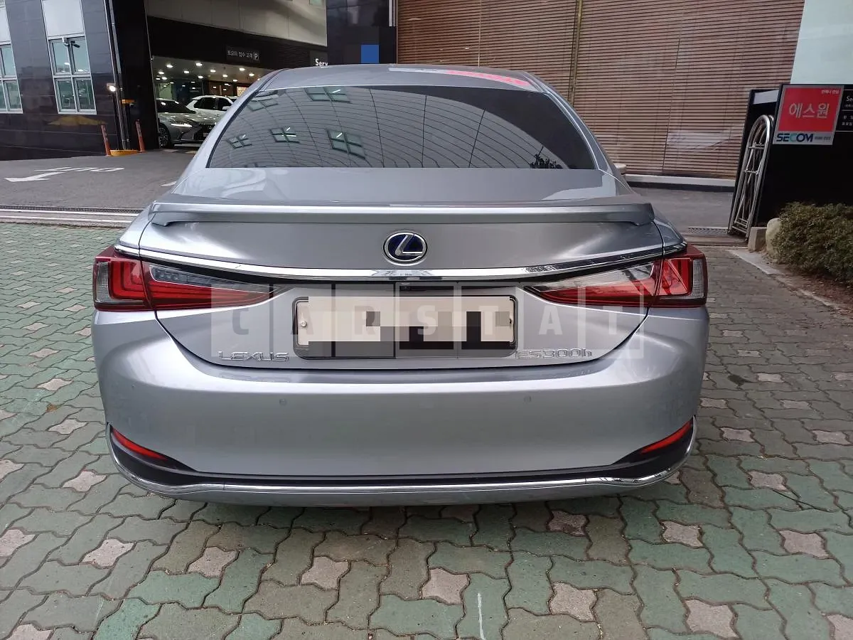 Photo 2 of 13: 2022 Lexus ES300h — Korean insurance auction