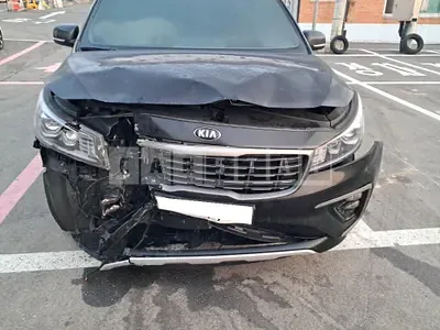 Photo 1 of 11: 2019 Kia Carnival, VIN KNAMC81ABLS631773 — Korean insurance auction